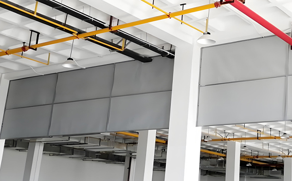 商场防烟分区常闭节点：灵武挡烟垂壁高度与控制器接线图解