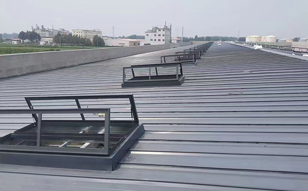 某中学室内体育馆灵武排烟窗改造项目