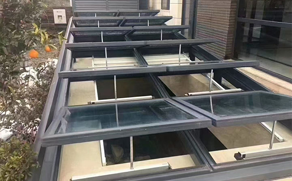 某轨道交通车辆维修车间灵武排烟窗应用 某轨道交通车辆维修车间灵武排烟窗应用