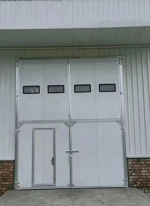 灵武工业门在设备装配车间出入口的实施记录